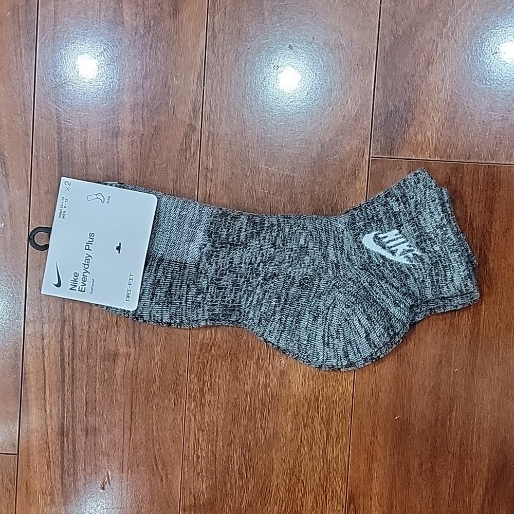 NWT UNISEX 2pk Nike dri-fit Ankle Socks